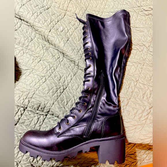Black knee high heel combat boots - Picture 3 of 5